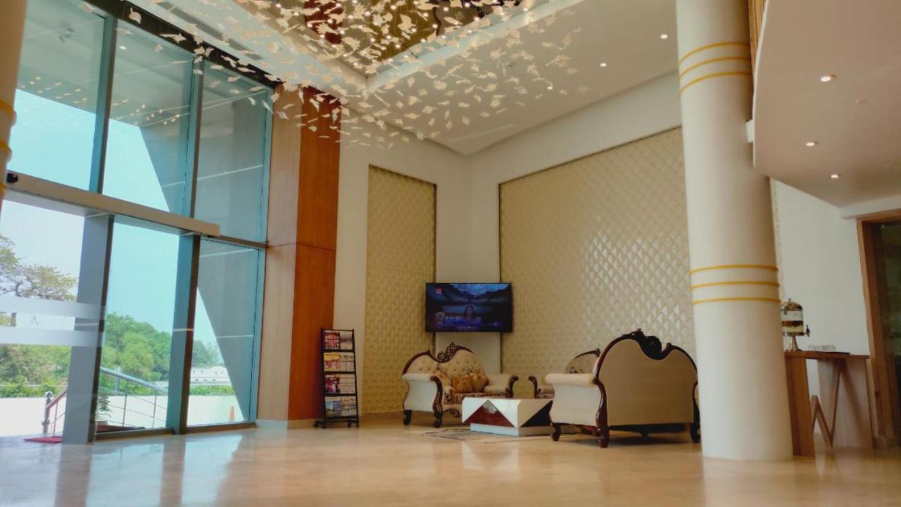 Radisson Hotel Bareilly Airport Exterior foto
