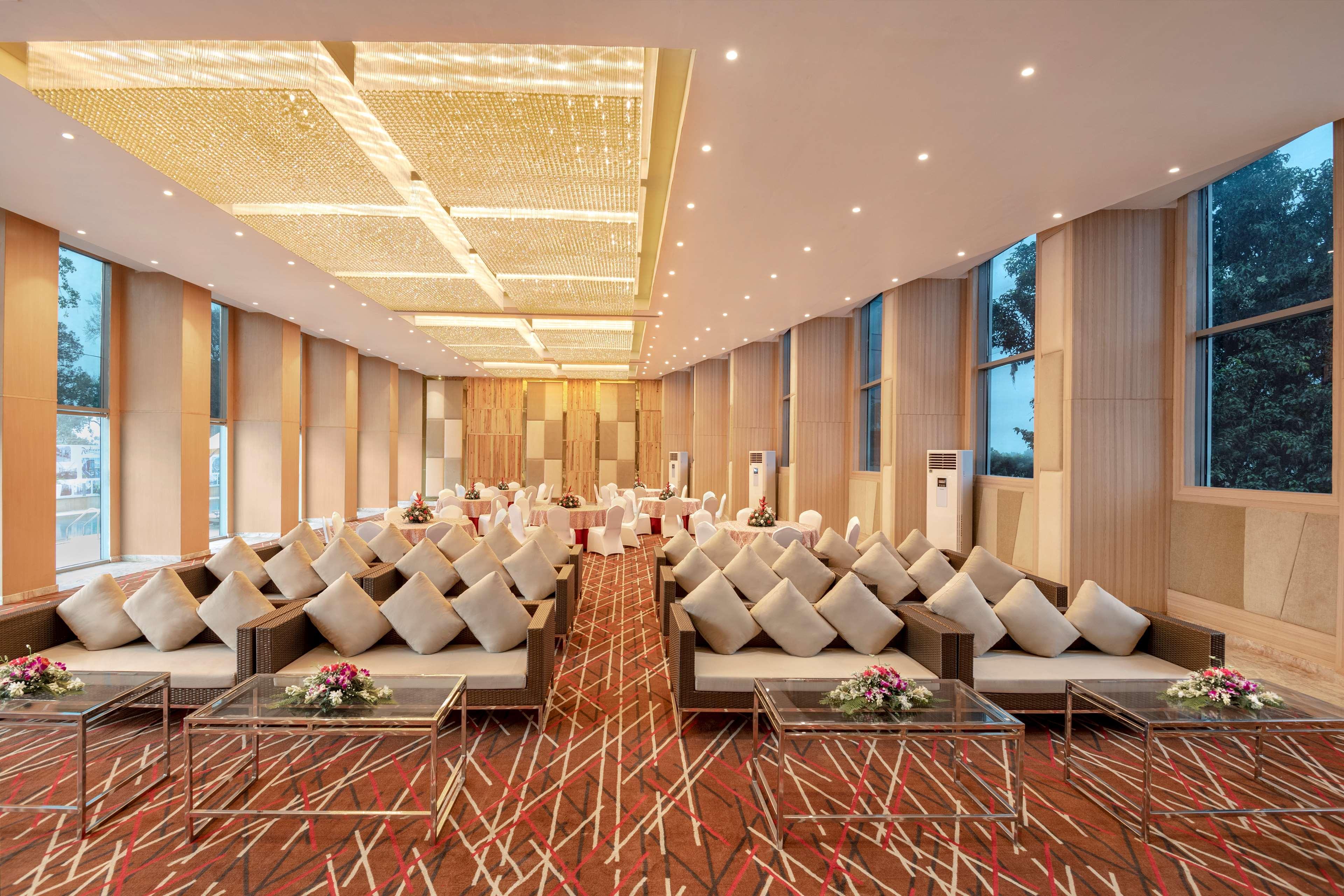 Radisson Hotel Bareilly Airport Exterior foto