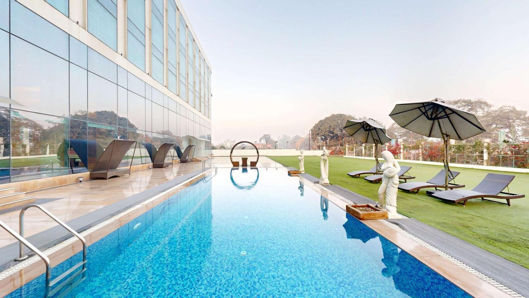 Radisson Hotel Bareilly Airport Exterior foto